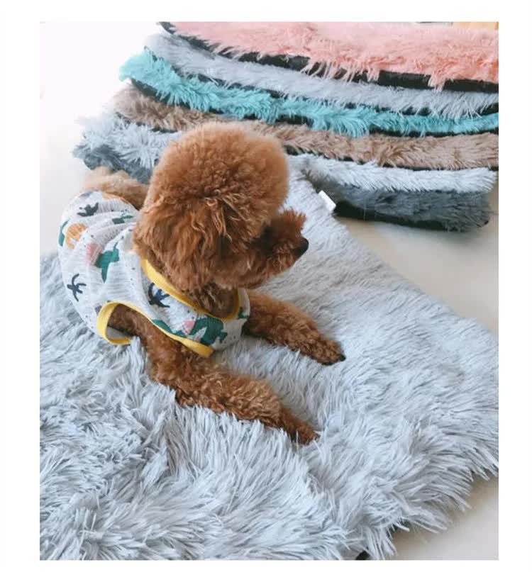 Dark Grey Plush Pet Mat for Dogs and Cats - 50x70cm, Anti-Slip, Warm and Cozy for Autumn and Winter
